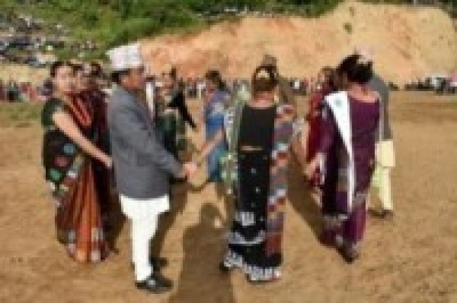 पुस्तान्तरण नहुँदा लोपहुँदै धान नाच